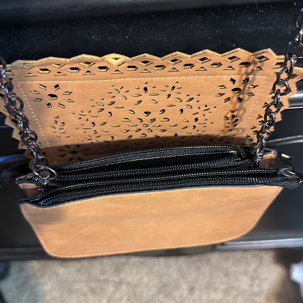 New crossbody purse with metallic design chain strap color of hematite  7”x5.5” - Picture 7 of 10